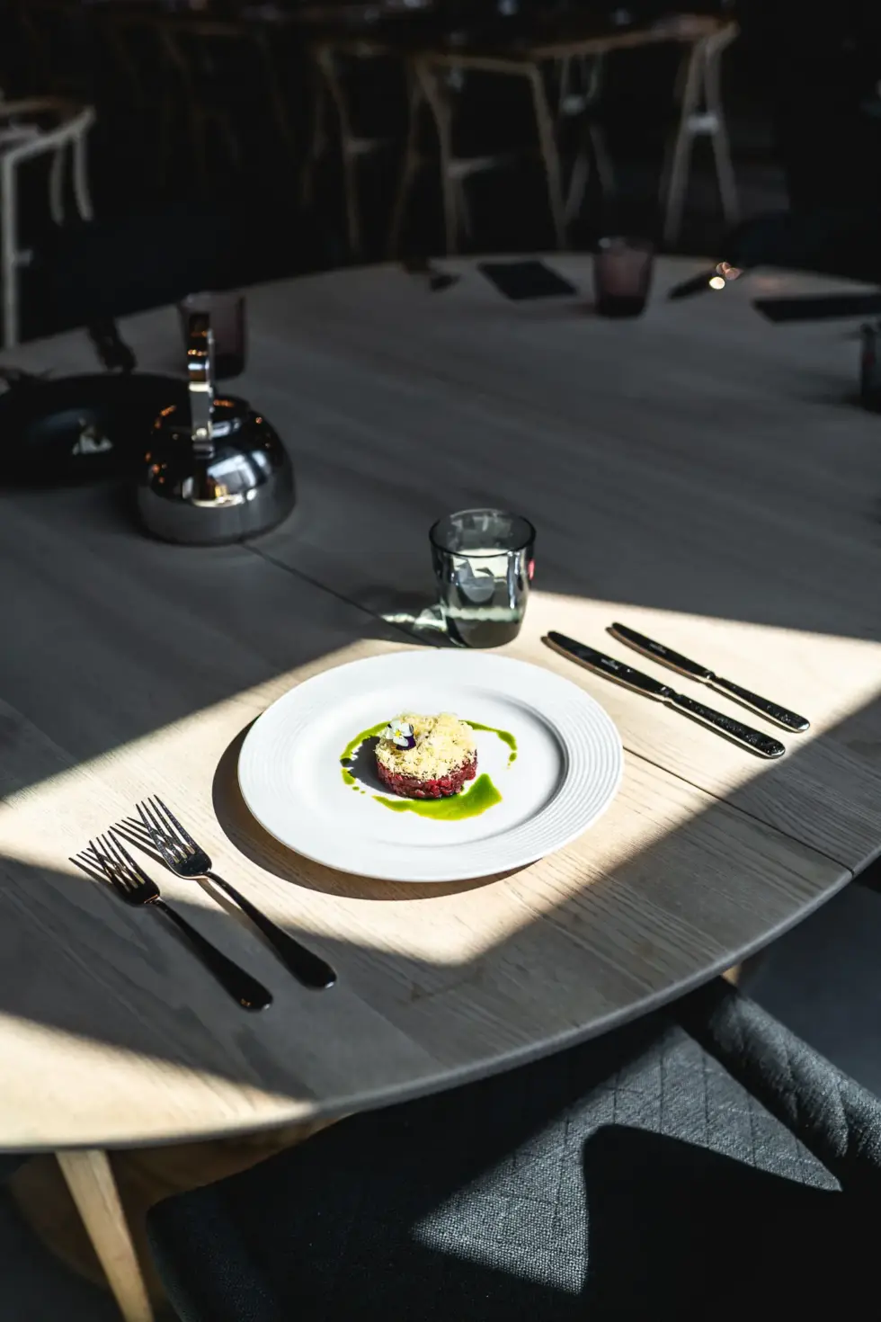 Tartar annoskuva. Ravintola Koski. Pystykuva kauempaa.