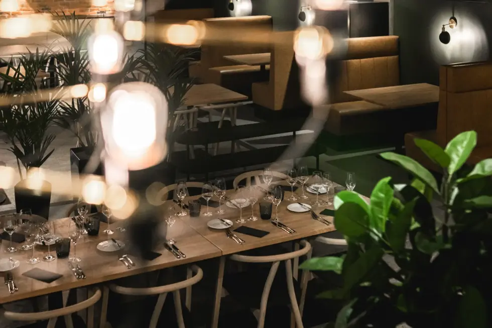 Lounas- ja Tilausravintola Koski. Kirkkokatu 10 Tampere. Lounas, juhlatila, kokoushuoneet ja kabinetti.